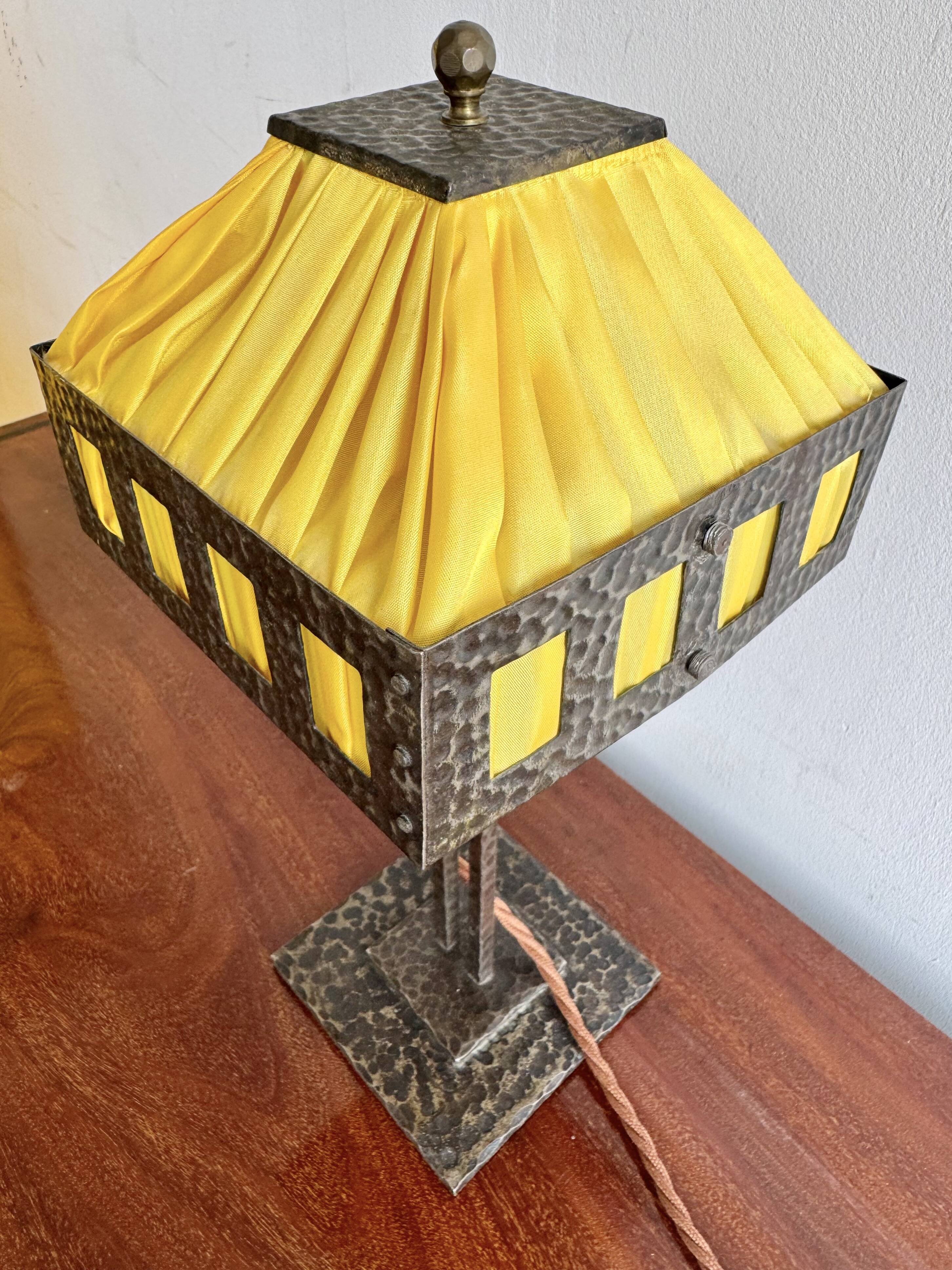 Lampe de table suédoise Arts and Crafts par Arvid Böhlmarks