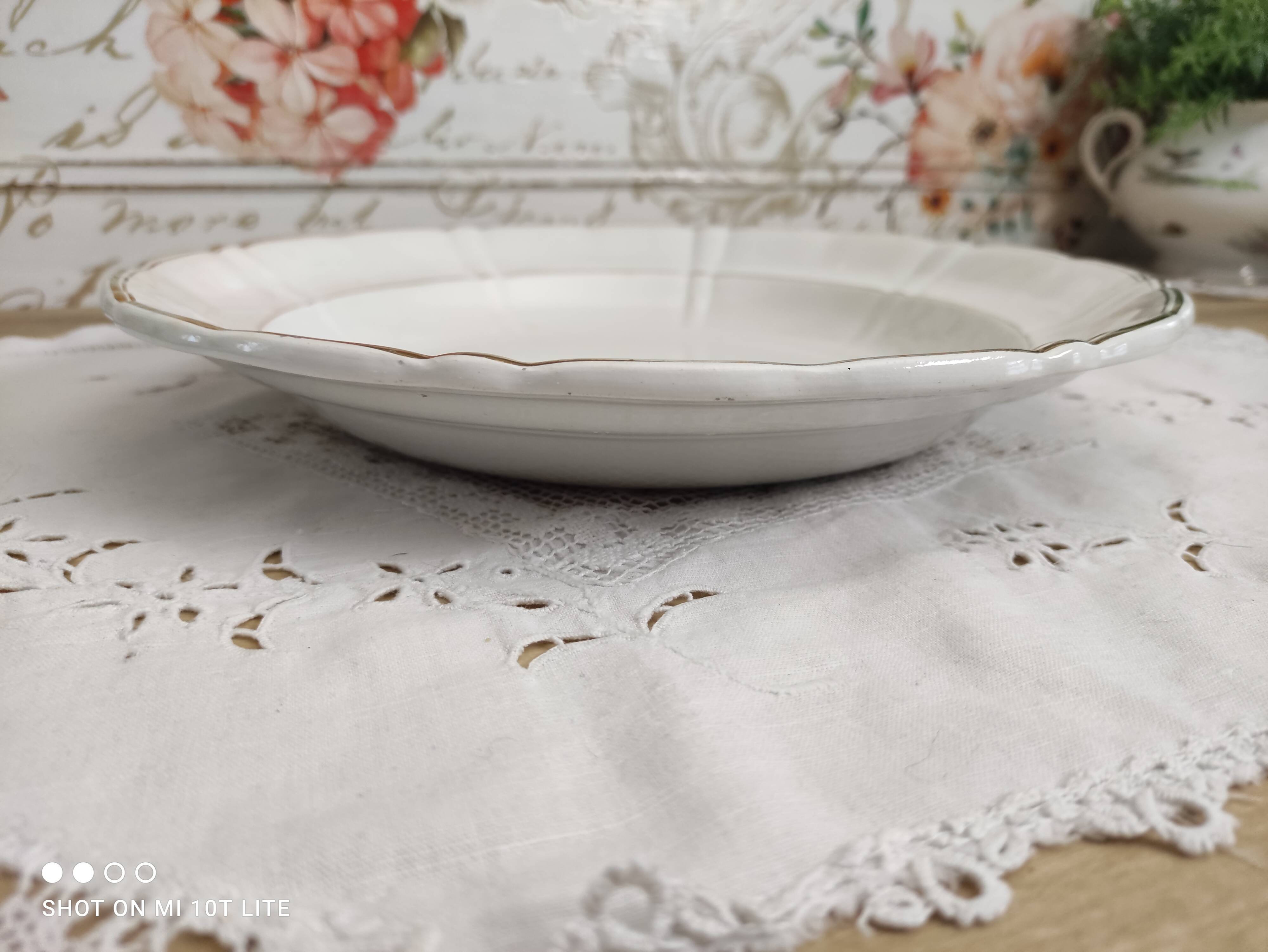 Niderviller hollow round dish in white earthenware bordered gold