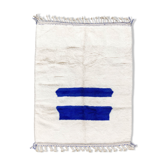 Tapis berbère marocain beni ouarain écru à motifs bleu majorelle 235x180cm