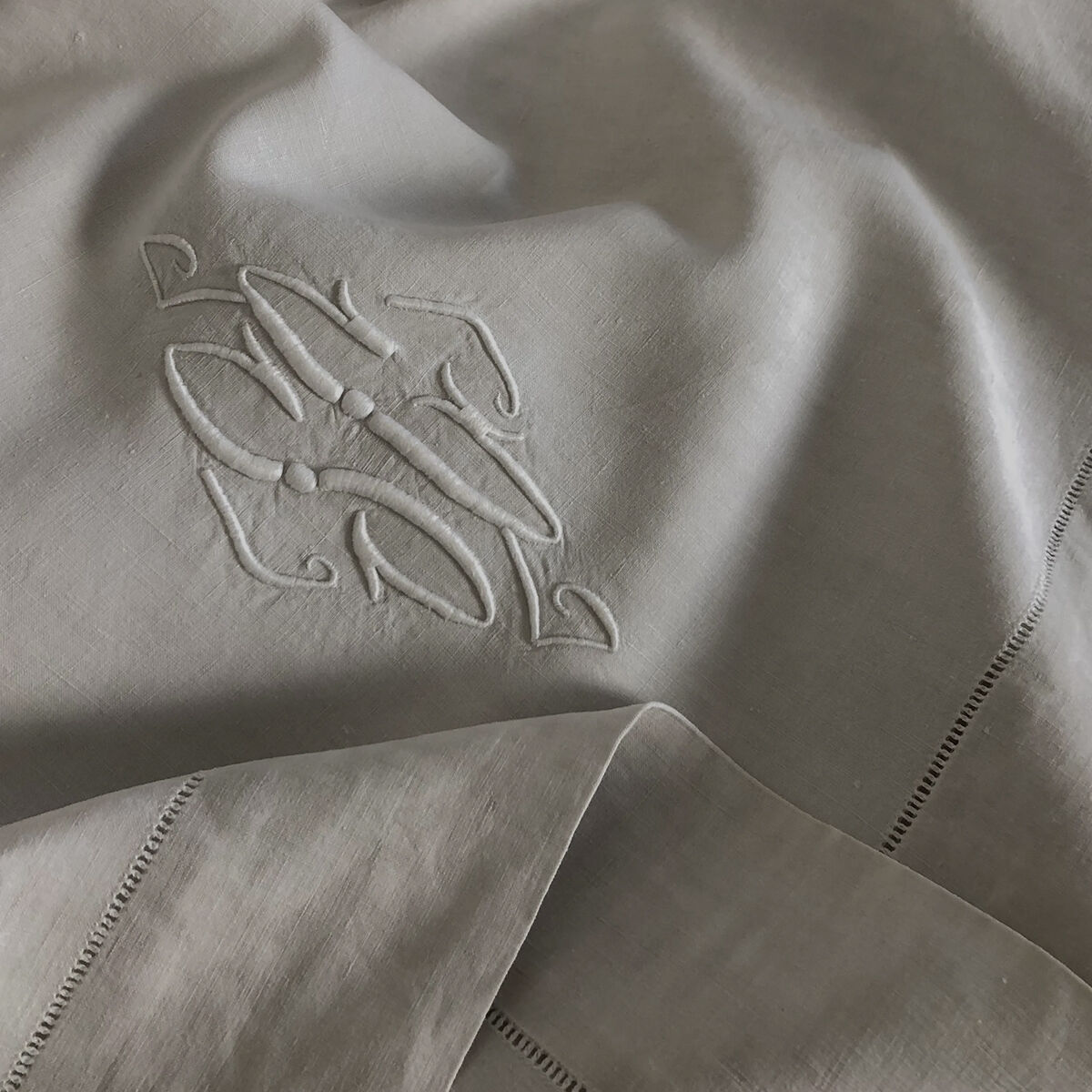 EMBROIDERED SHEETS