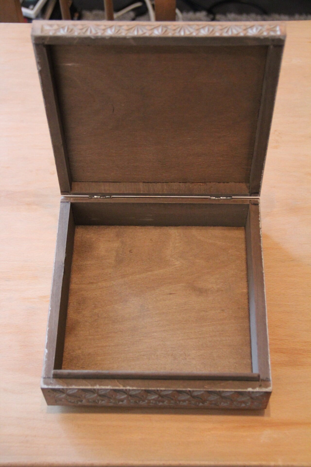 Hand-painted engraved and painted wooden box, seen from Moscow