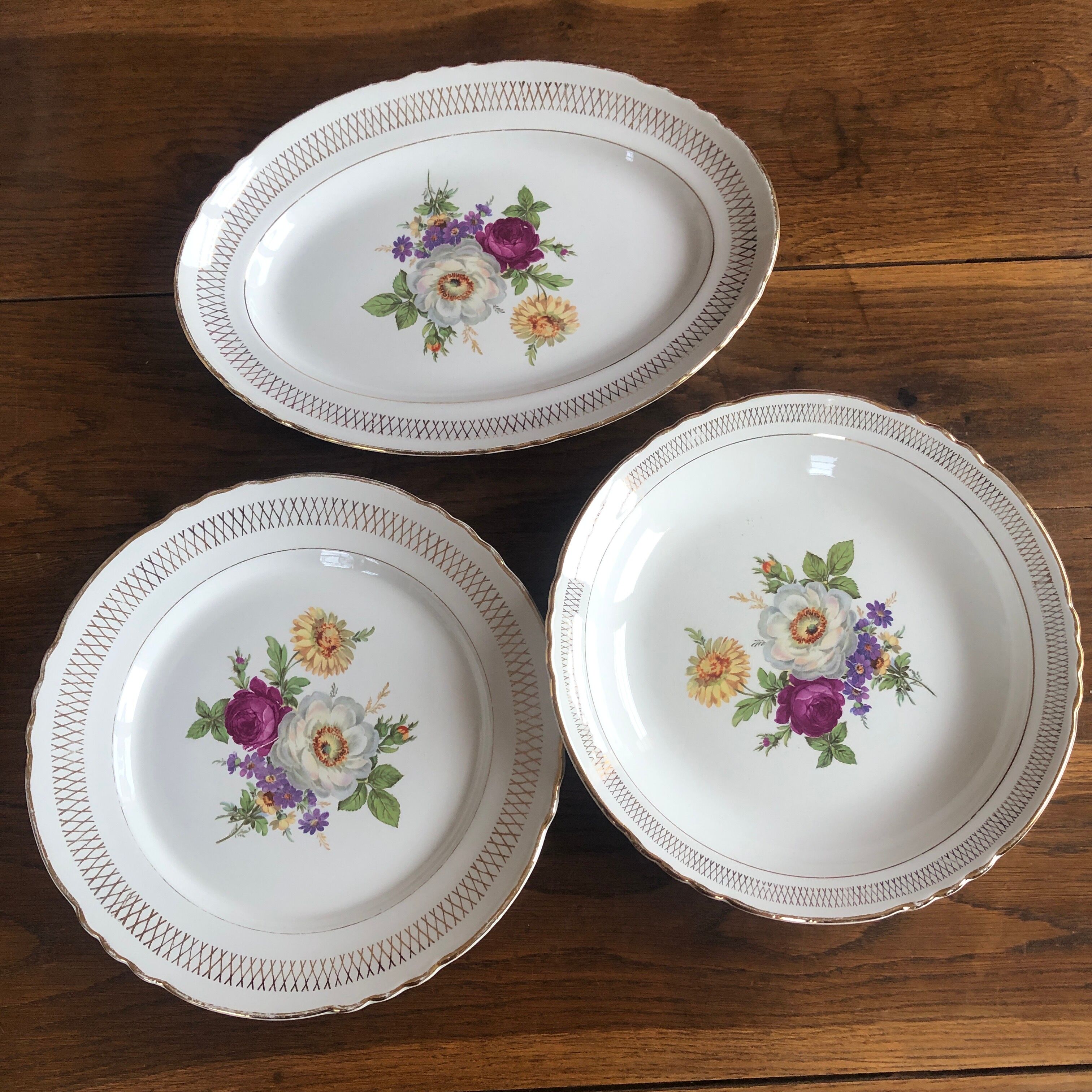 3 oval, round and hollow dishes Moulin des Loups