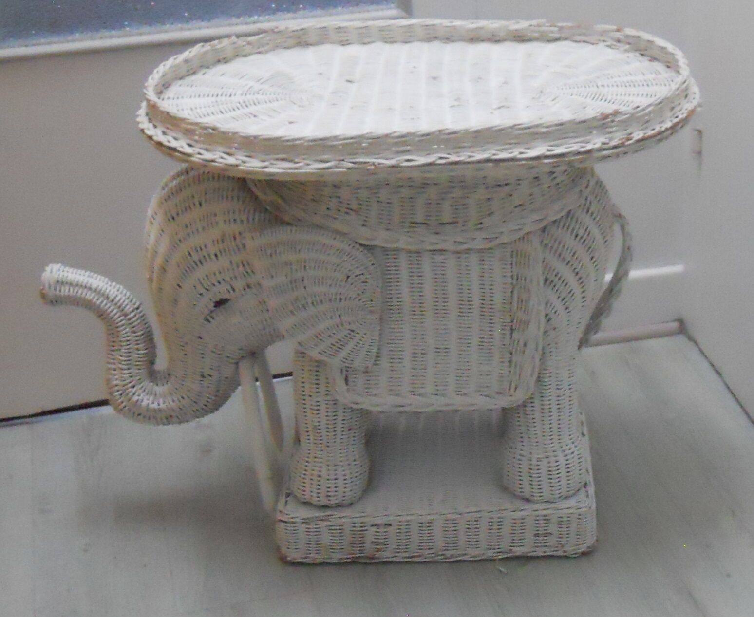 Rattan side table elephant