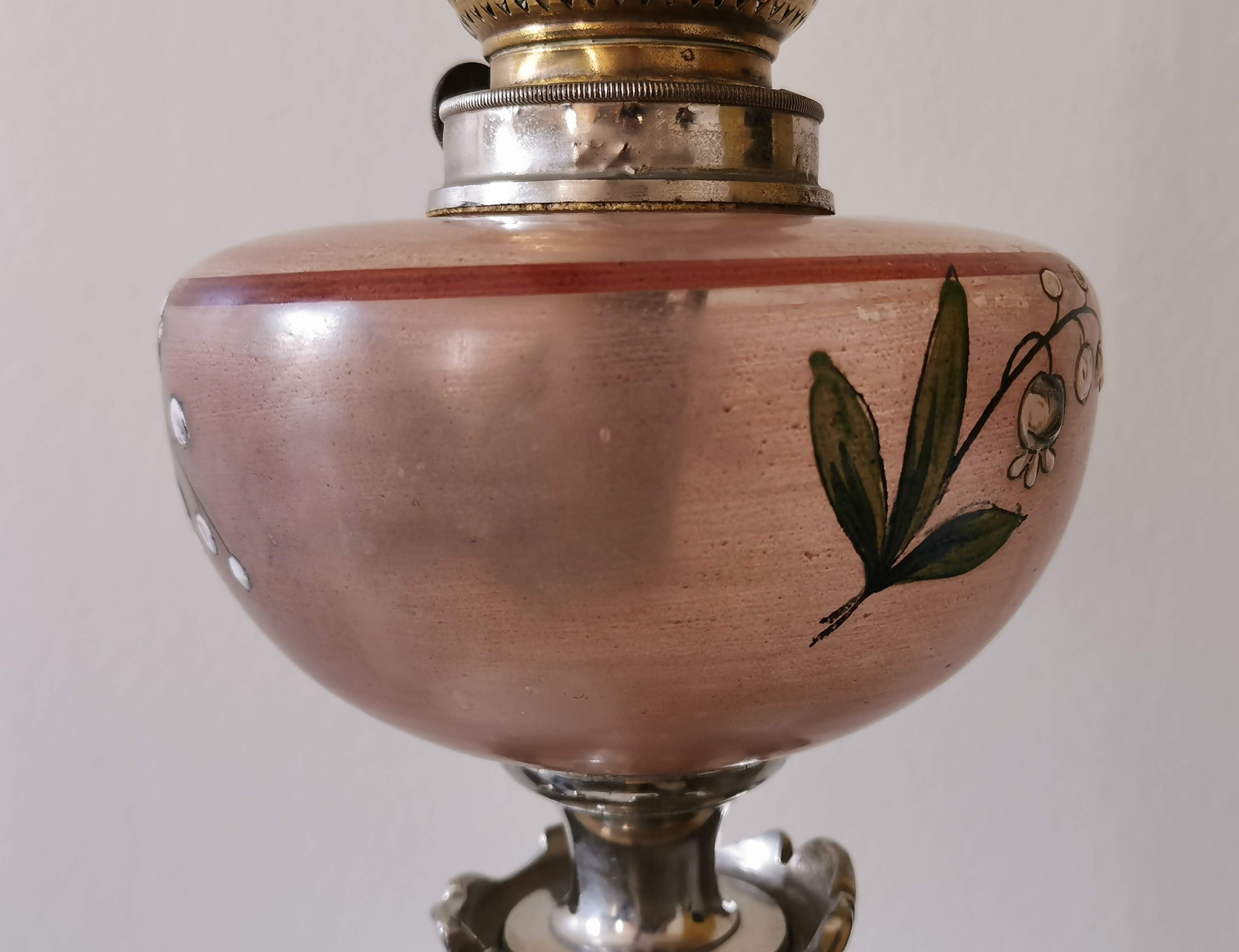 Kerosene lamp late nineteenth century mounted on Corinthian column.