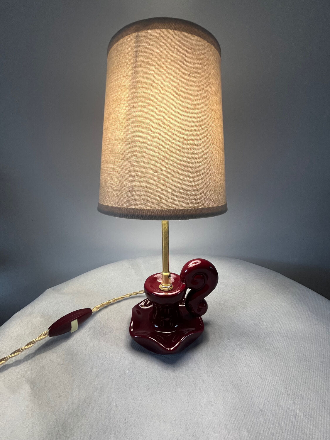 Burgundy porcelain lamp