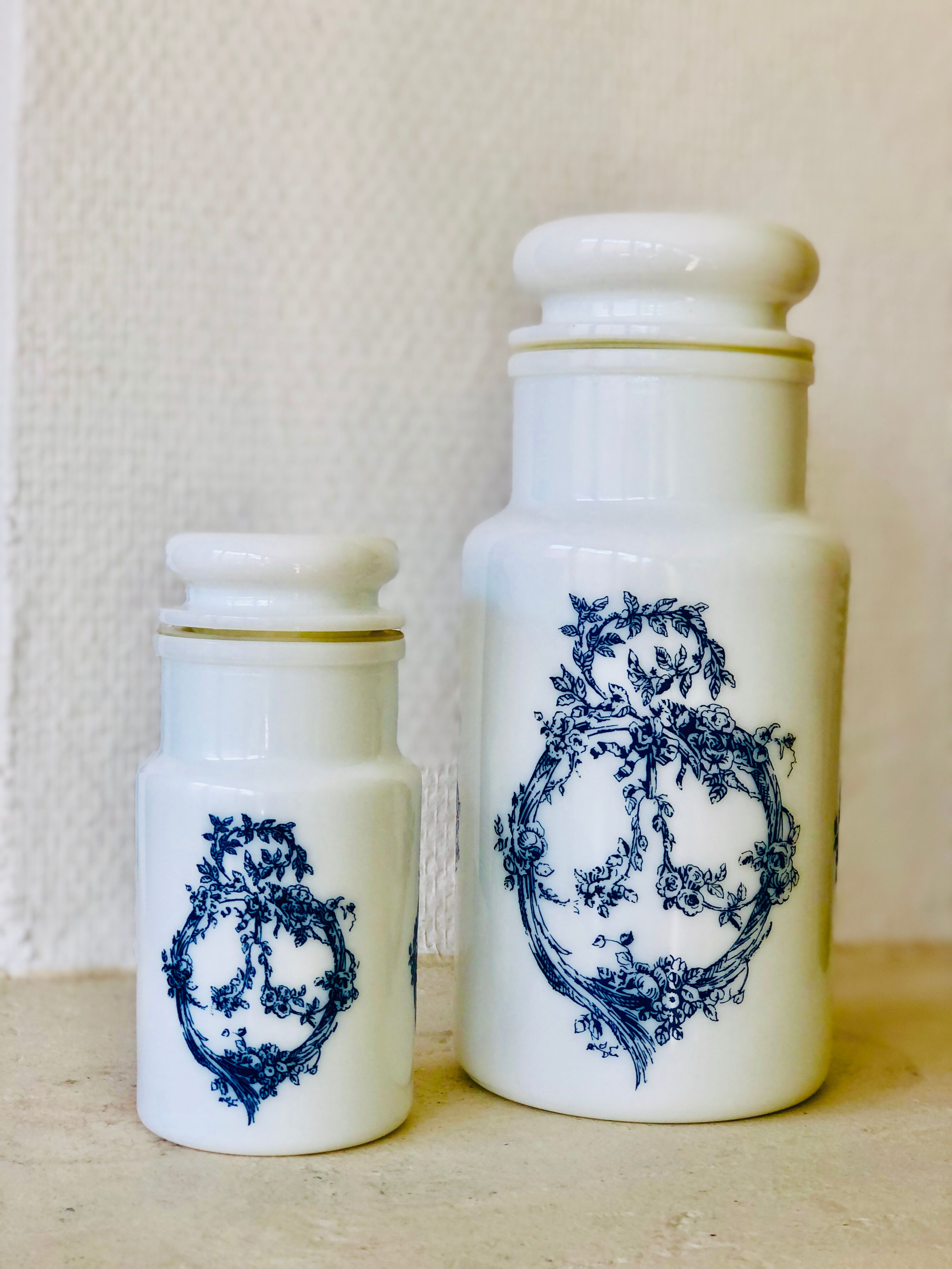 Apothecary pots