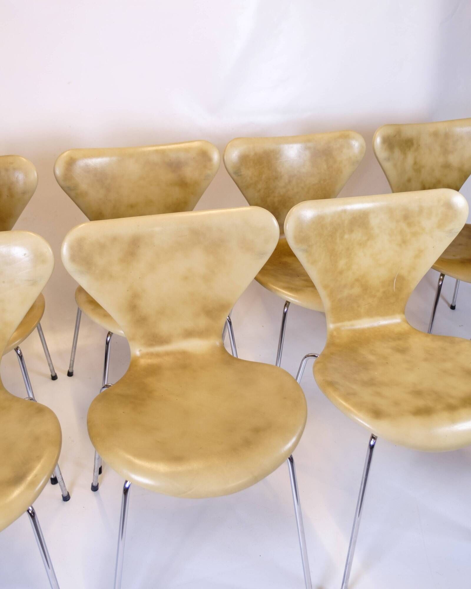 Set of eight Seven chairs - Model 3107 - natural leather - Arne Jacobsen - Fritz Hansen