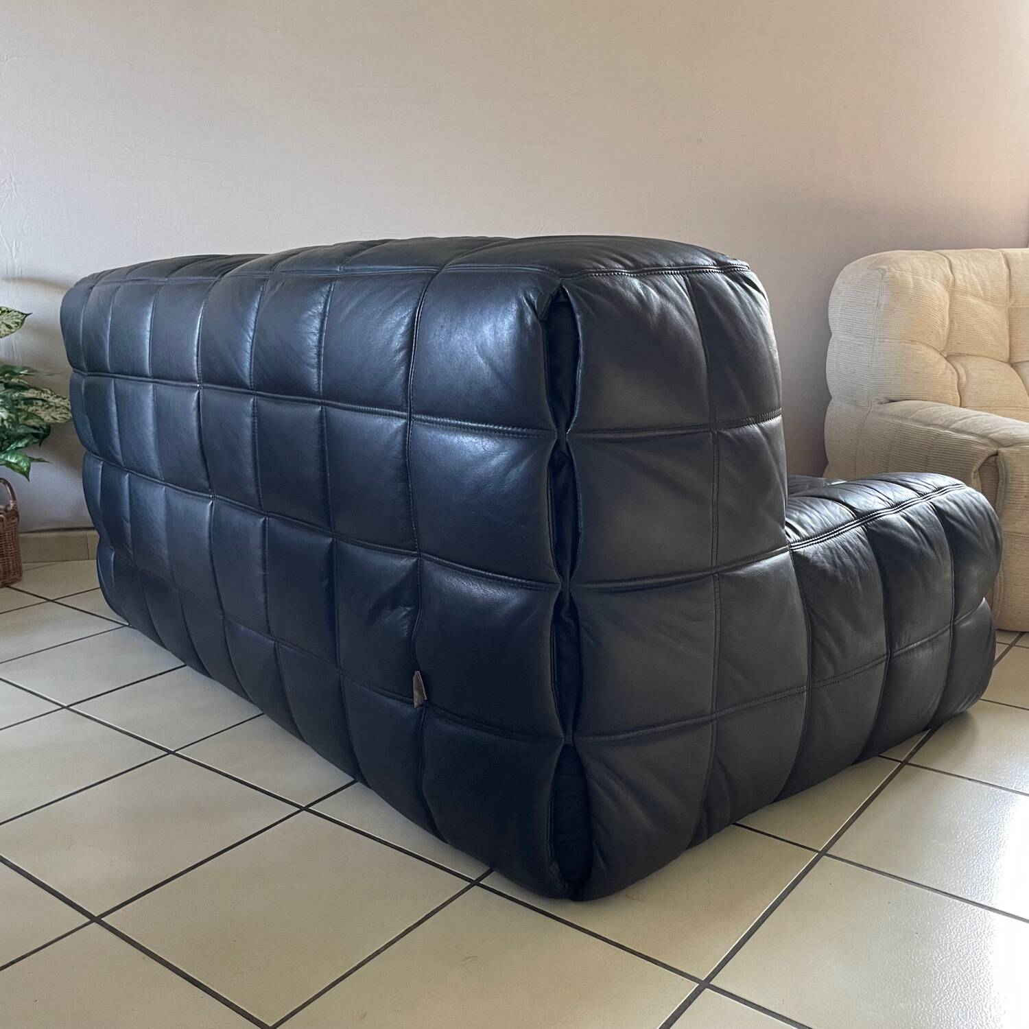 Kashima 2-seater sofa in black leather Michel Ducaroy, 1970