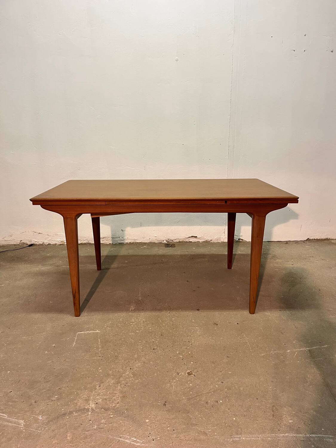 Scandinavian style extendable table