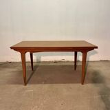 Scandinavian style extendable table