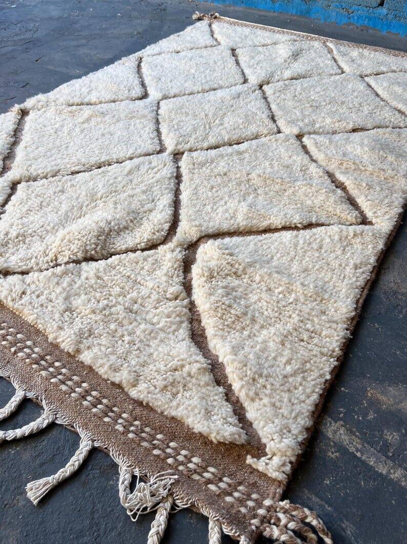 Traditional handmade Moroccan Atlas wool rug 2/3 m