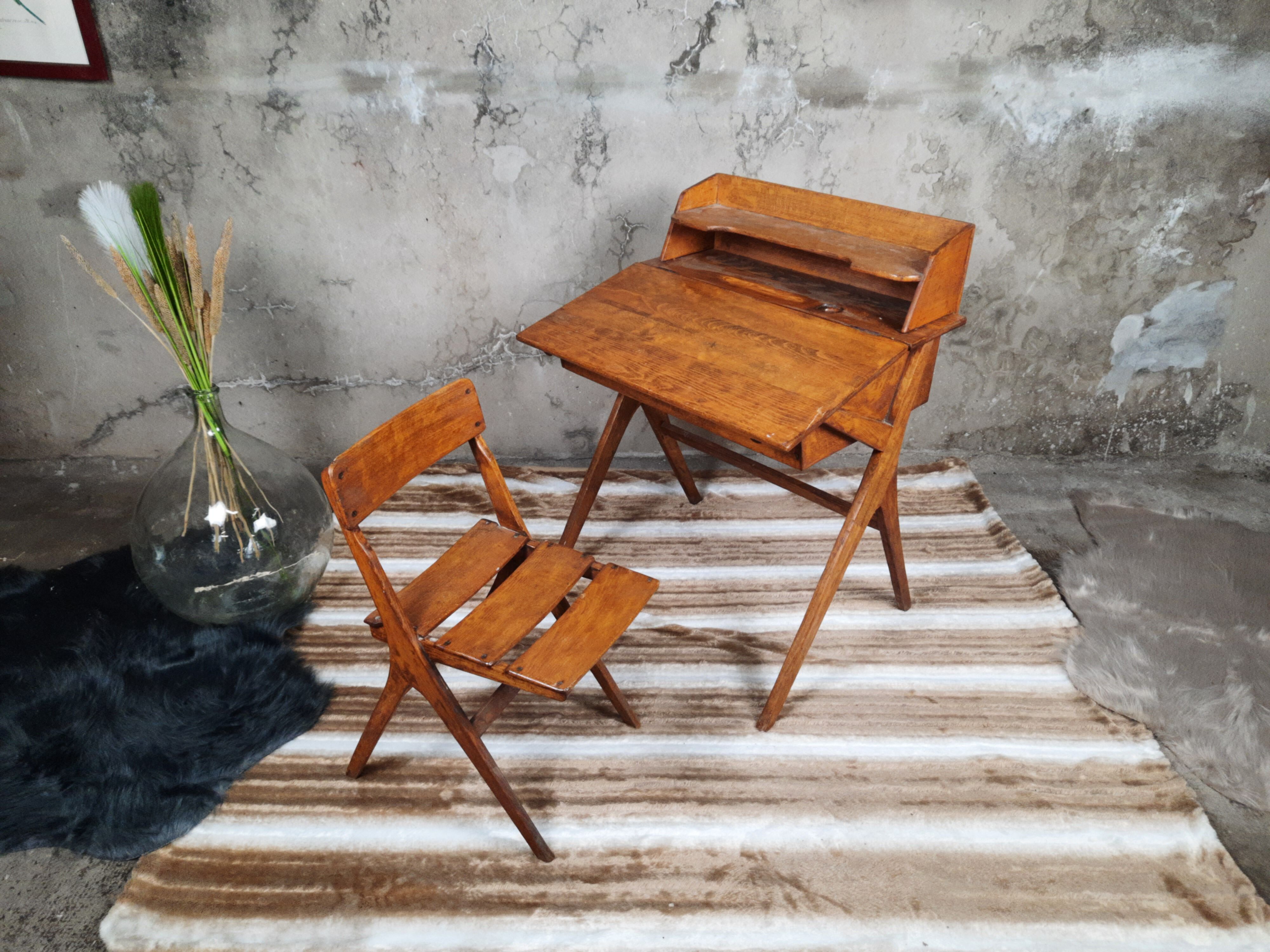 Scandinavian children's desk with its chair