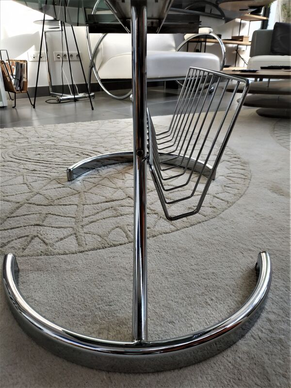 Table basse années 70 plateau de verre, piétement chromé avec porte-revues