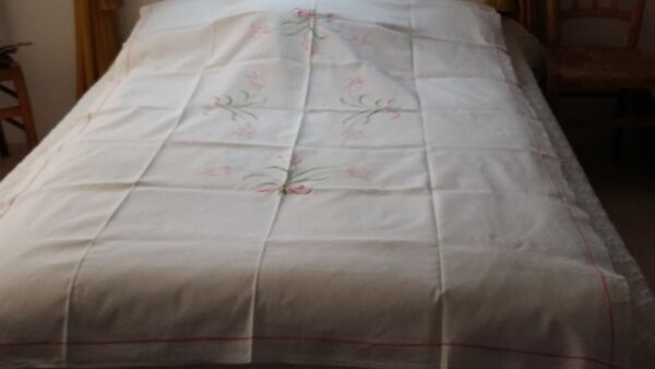 Grande nappe brodée tulipes