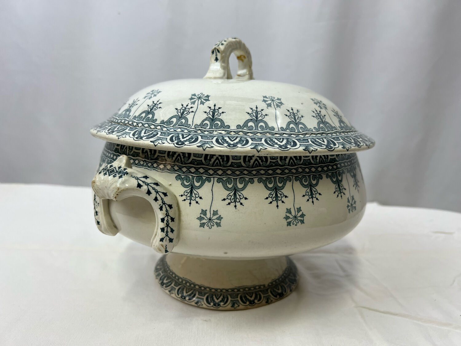 Soupière saint Amand Hamage white and blue