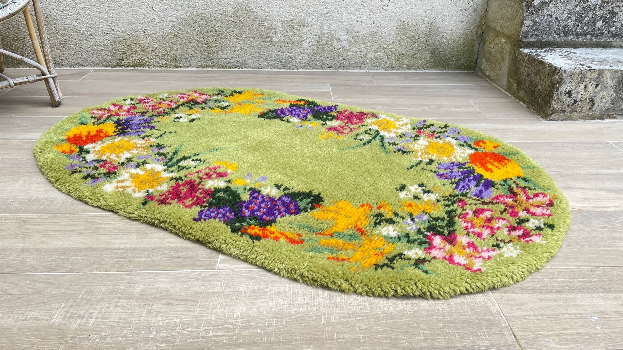 Oval rug from the 70s in pure wool 144x88cm