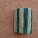 Applique murale rayé vert sapin et beige en raphia naturel