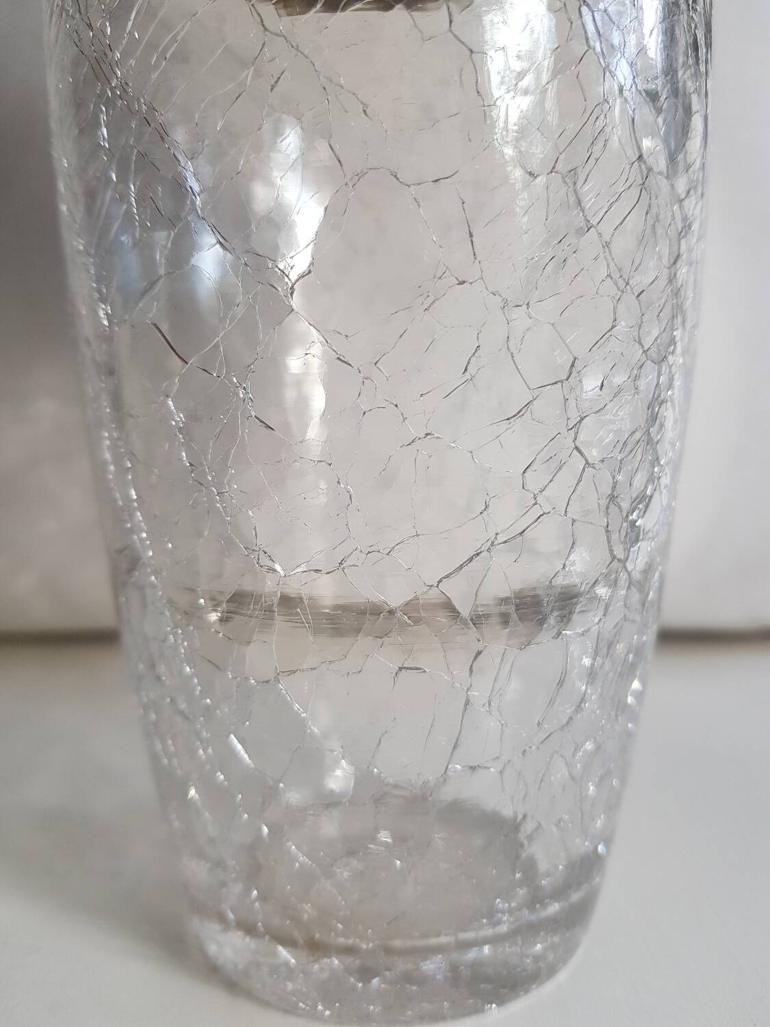Shaker à cocktail en verre craquelé du milieu du siècle avec détails plaqués or