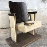 Former swinging seat theatre theatre chair of the 1930s