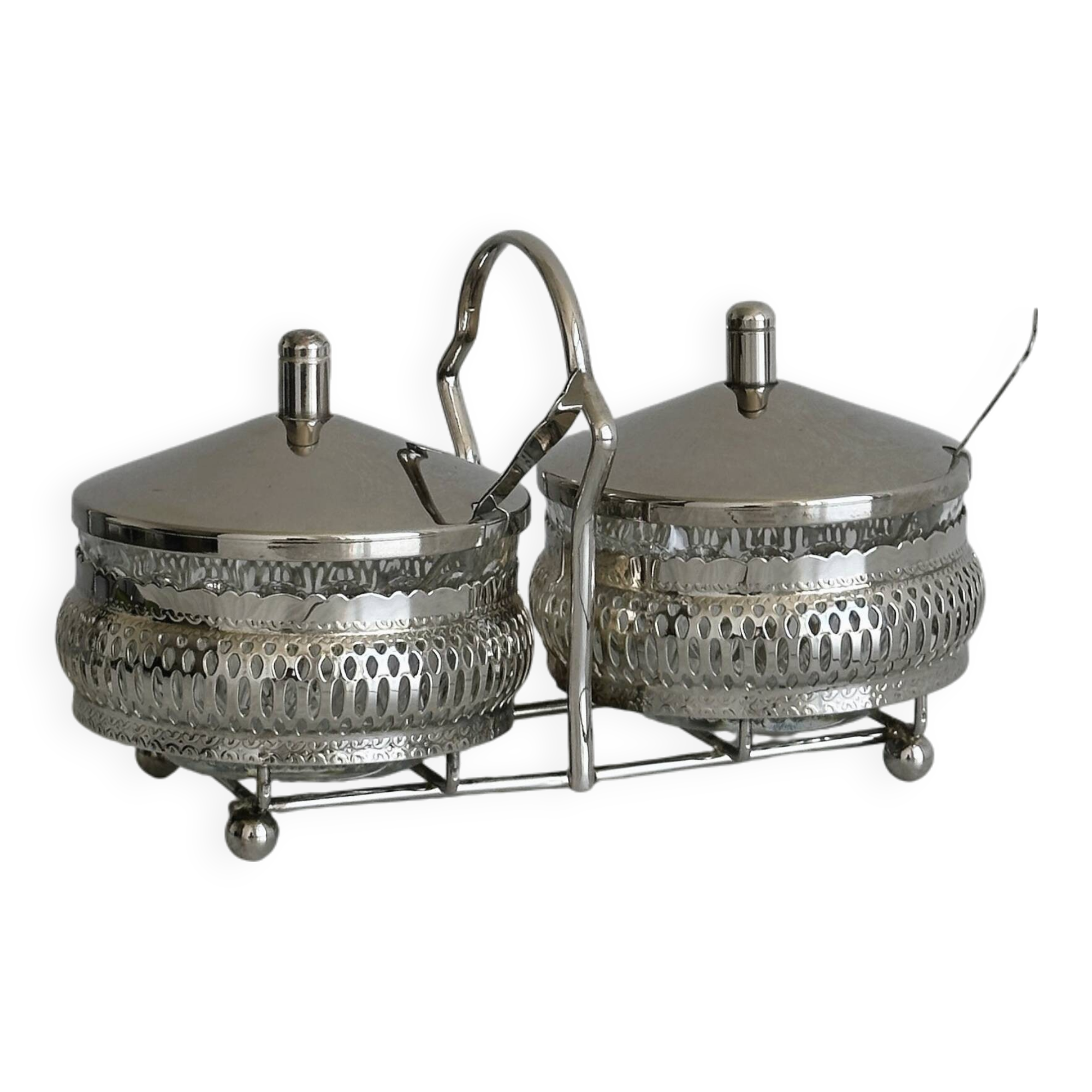 Saucières, serviteur en métal argenté et verre ciselé