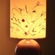 Lampe boule en bois, abat jour avec fleurs séchées