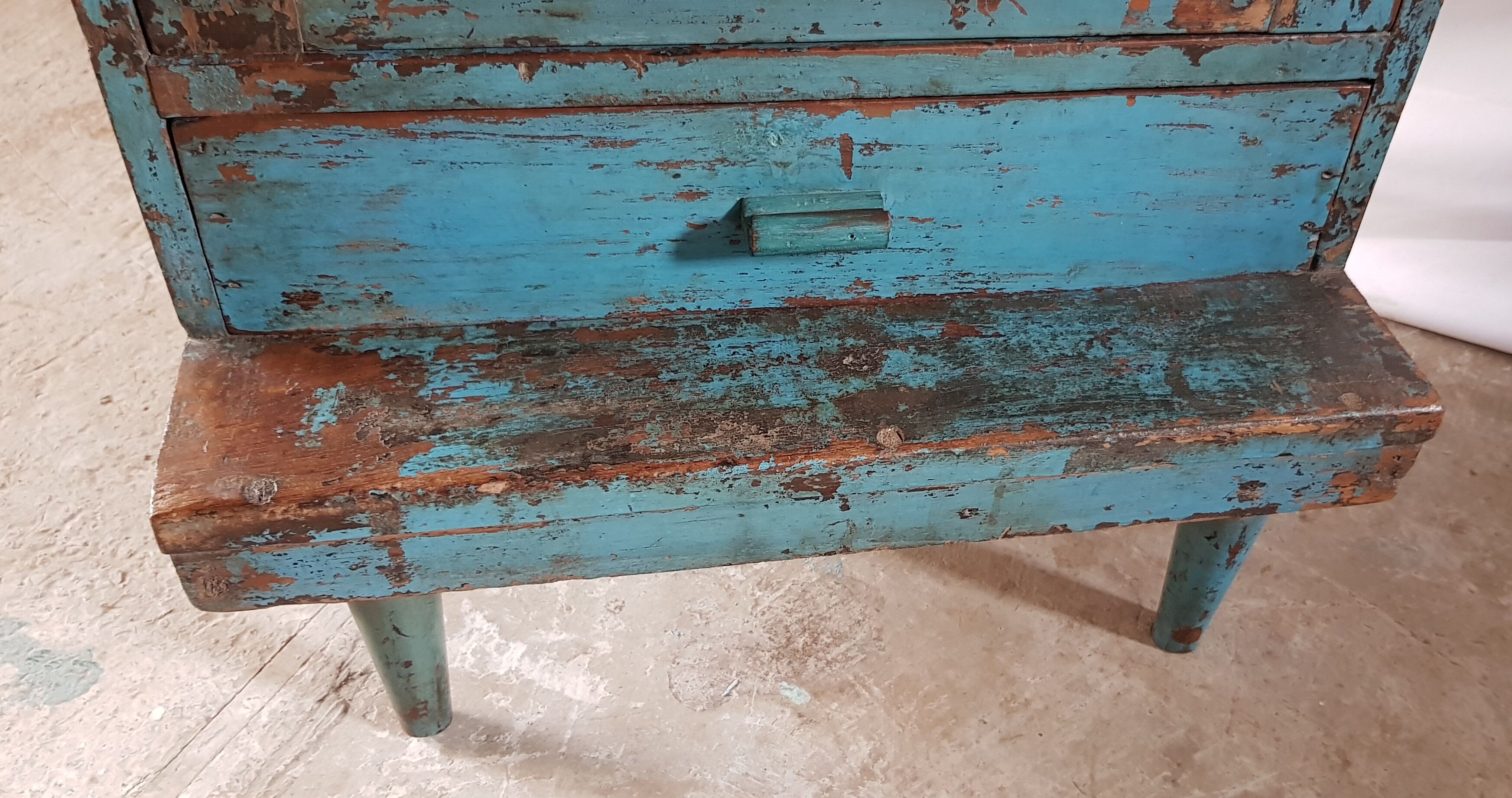 Ancien meuble d'appoint vitré en teck