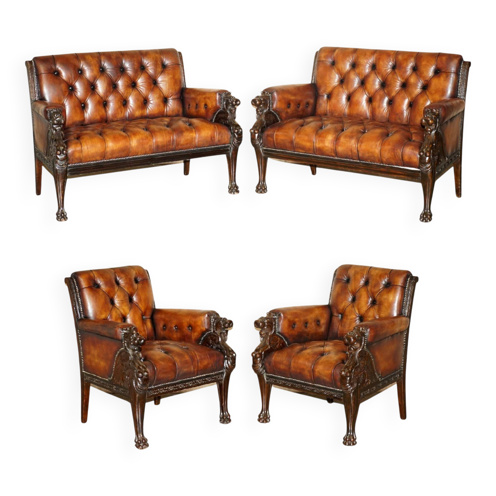 Ensemble Chesterfield cuir avec lion sculpté à la main restauré