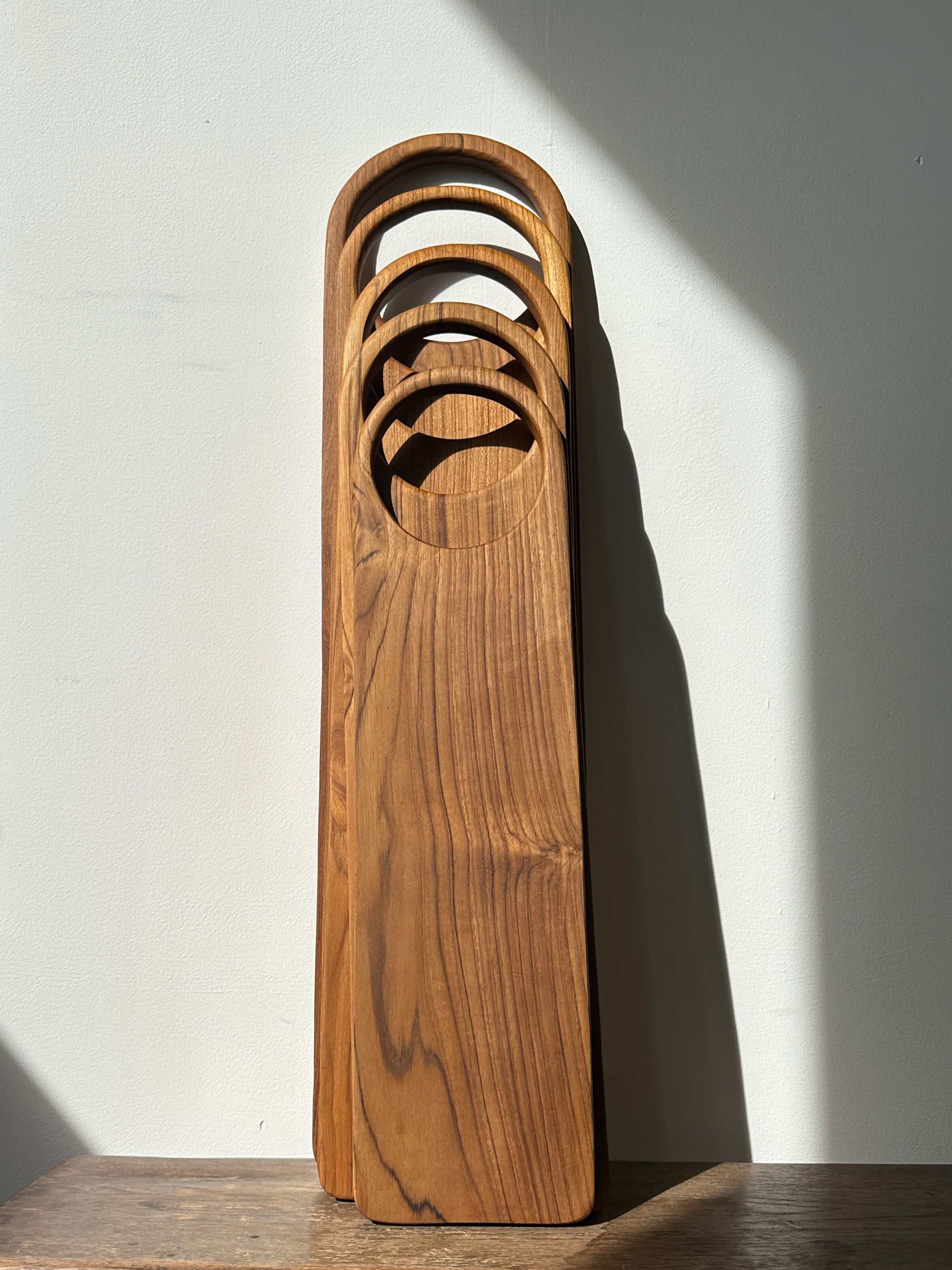 Cutting or presentation board of monoxyl teak with handle (T1)