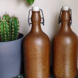 Lot 2 bouteilles anciennes en grès vernissé 0,5 L