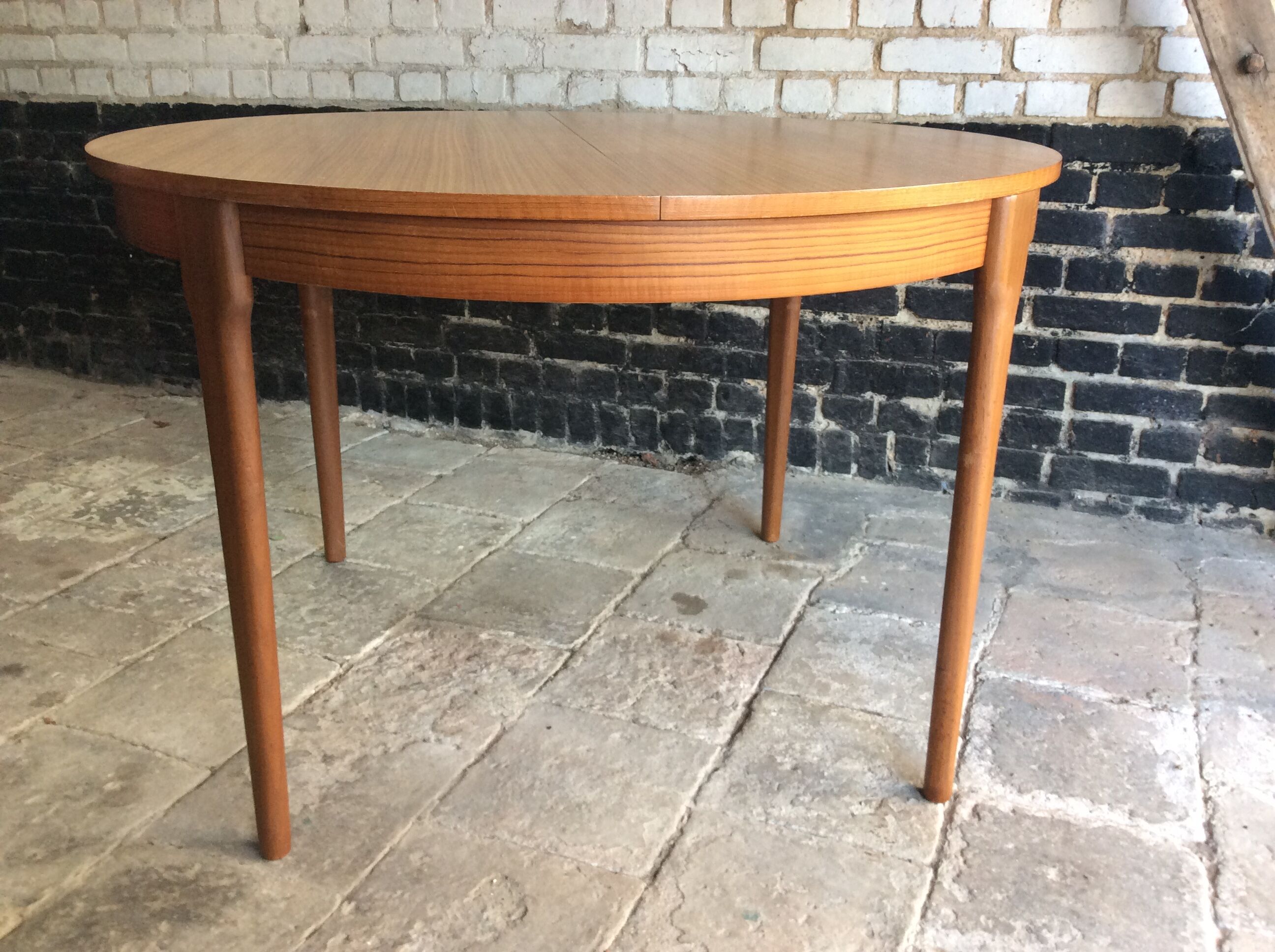 Vintage dining expandable room table