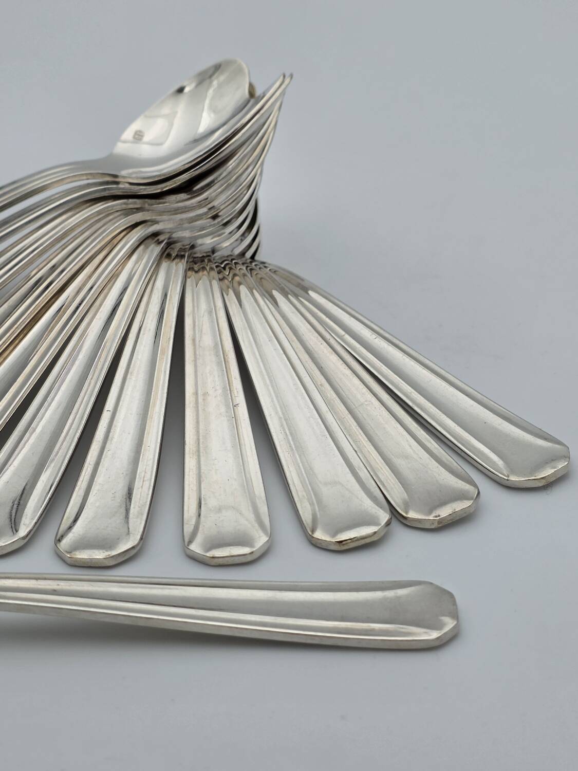 Set of twelve silver-plated metal spoons for oysters or sorbets