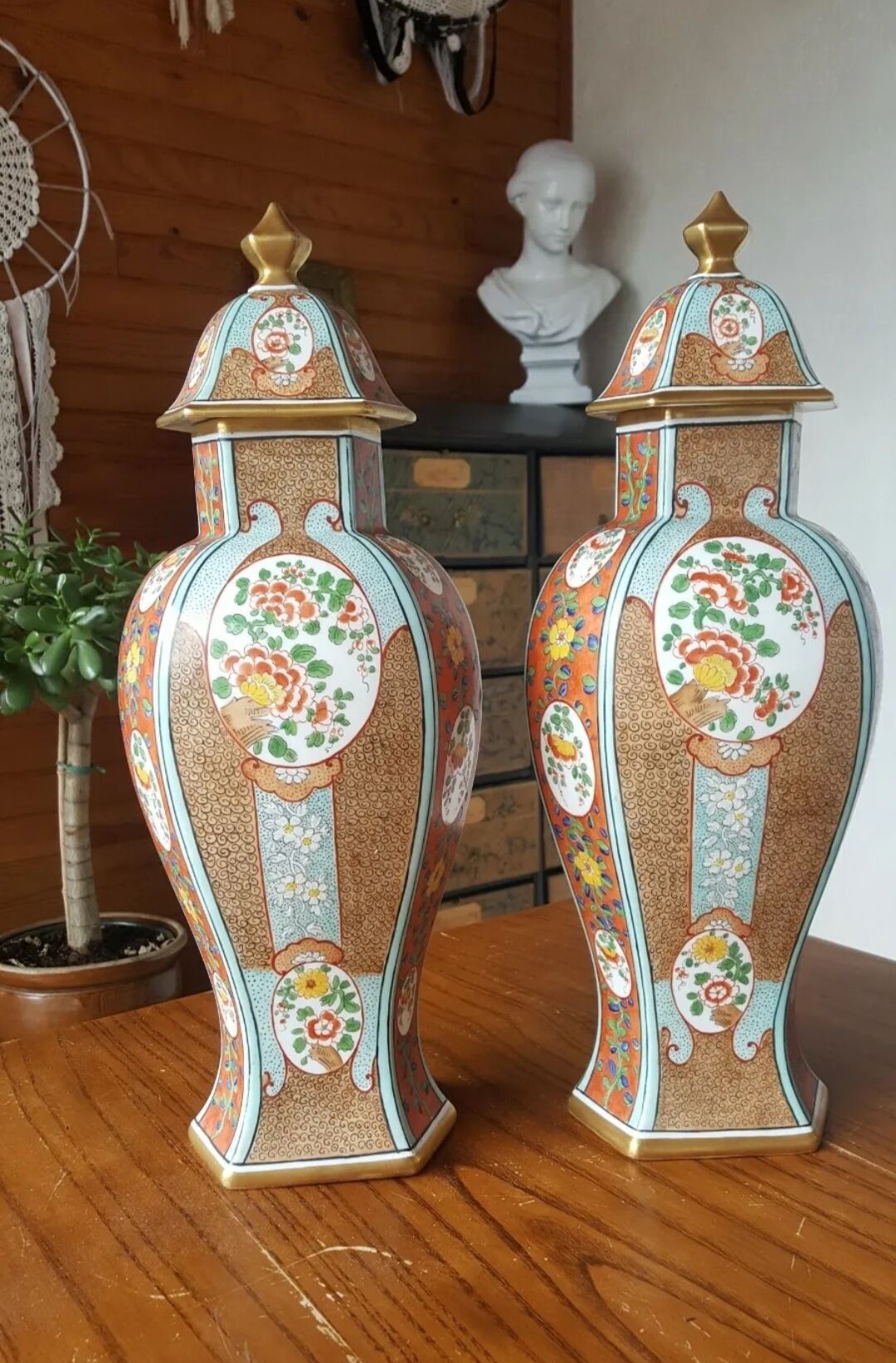 Pair of cutlery vases, urns porcelain polychrome Japan style signed