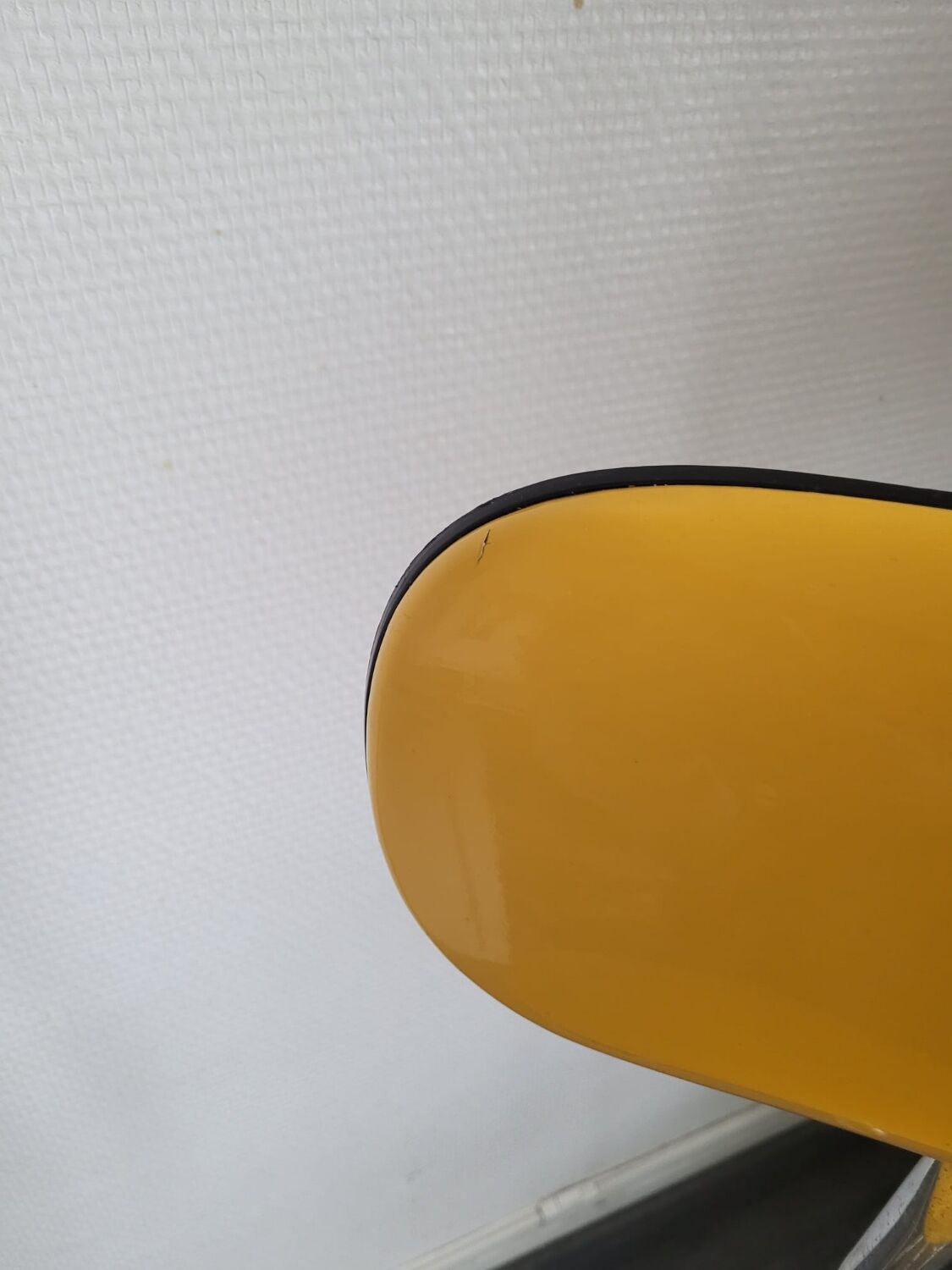 Vintage skaï yellow industrial stool