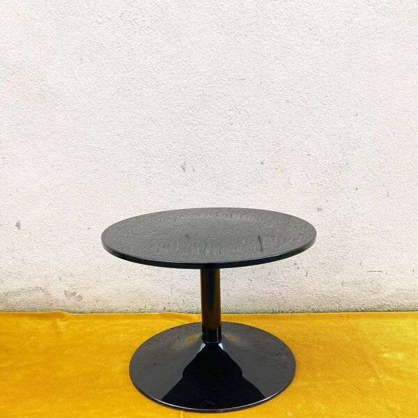 Table basse design – pied tulipe resine et plastique laqué noir