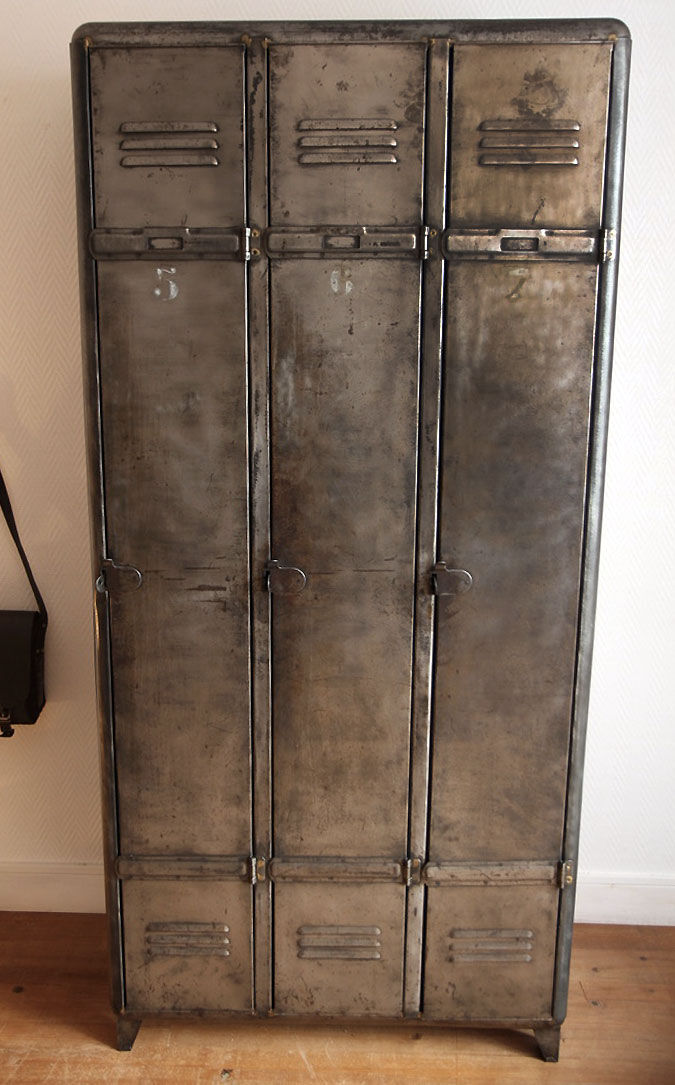 Industrial metal vest 3 doors rounded corners