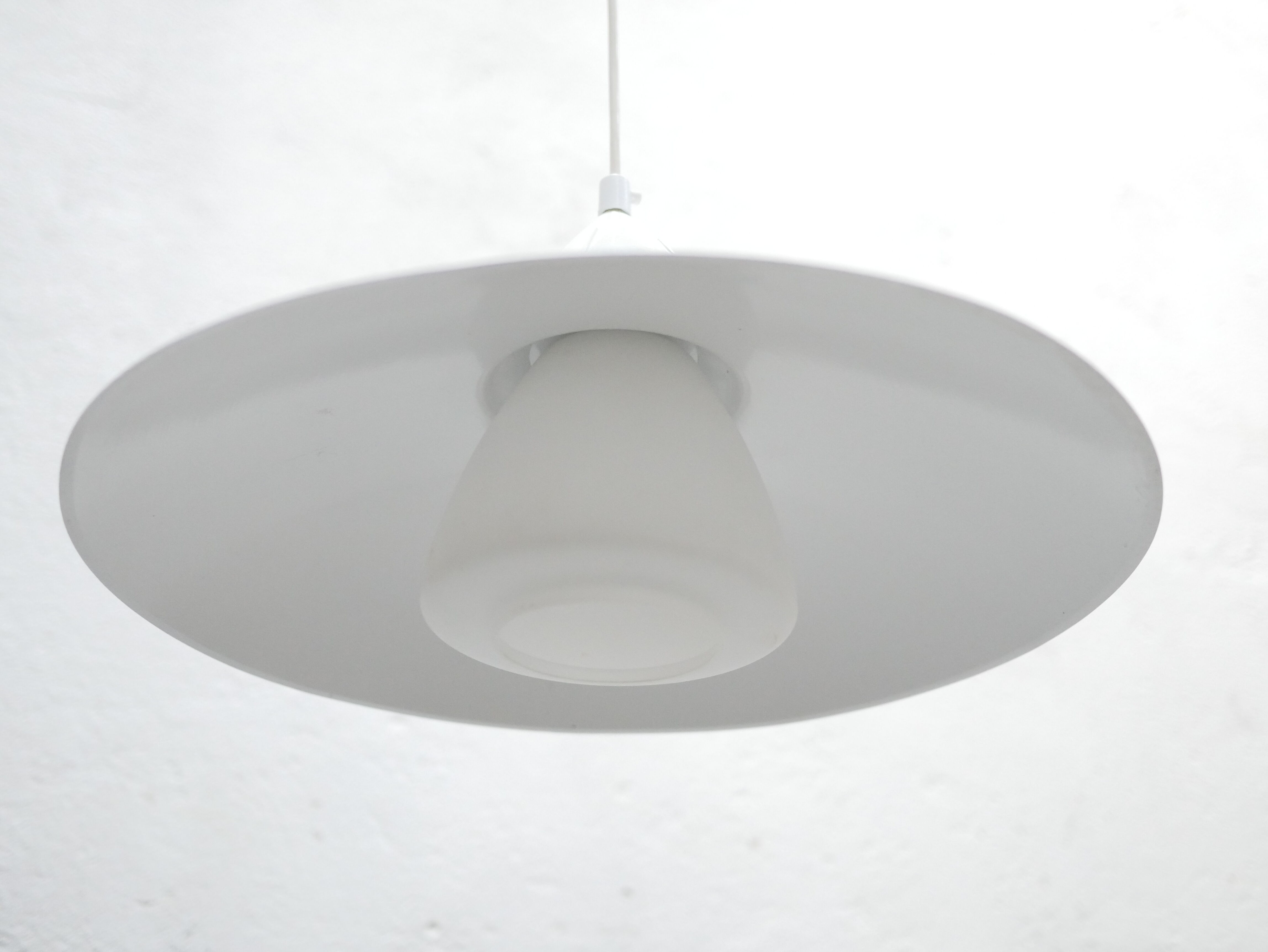 Suspension up and down vintage white