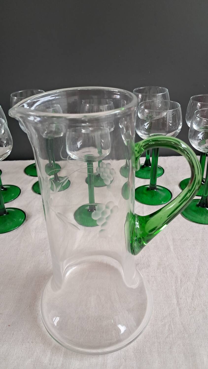 Carafe and balloon glasses for Alsace wine