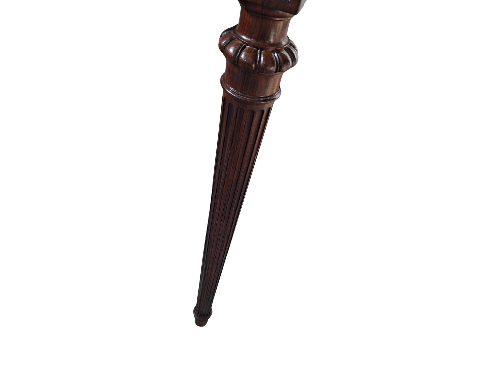 Scrivania Vintage in Stile Neoclassico