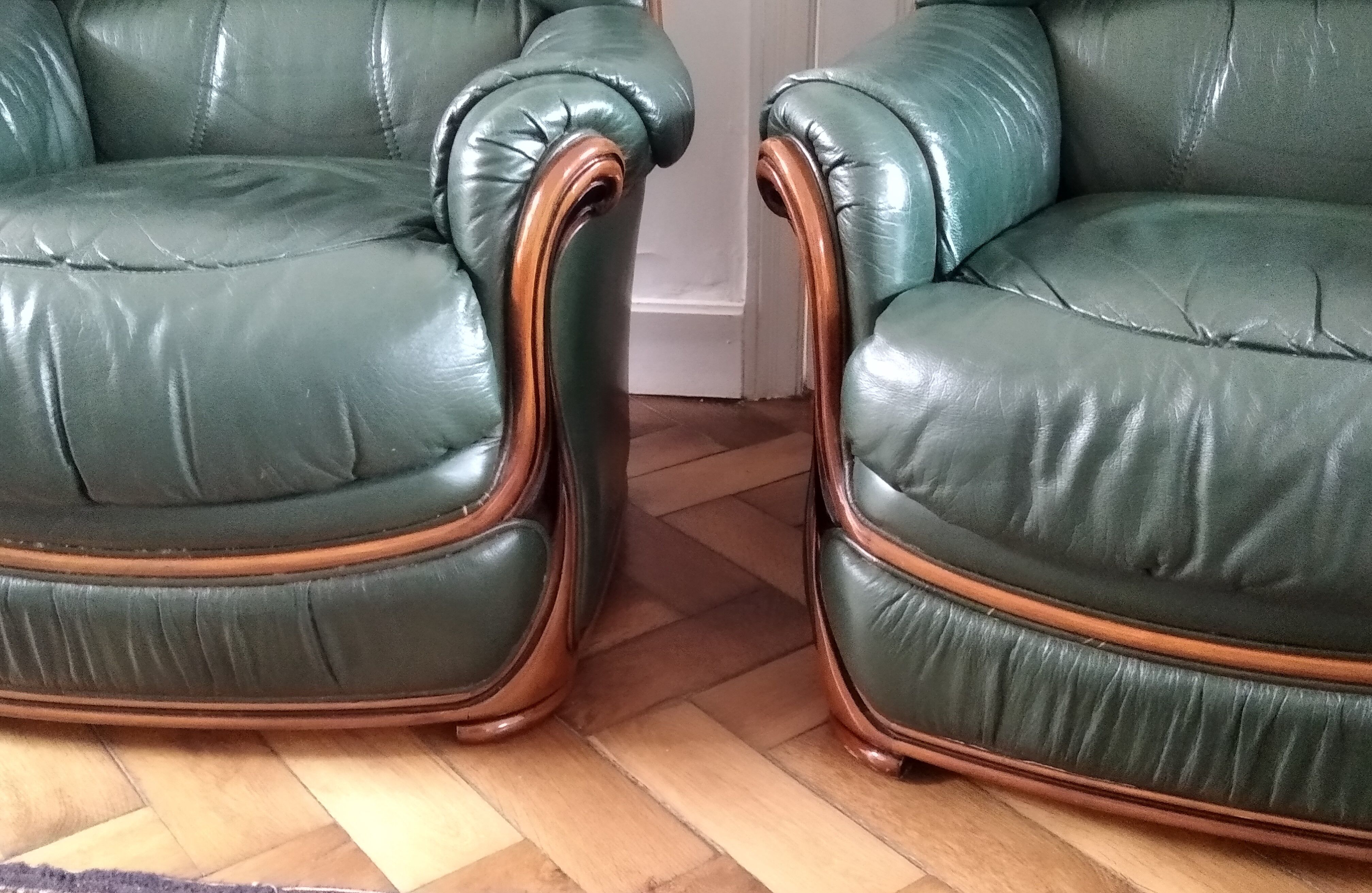Duo de fauteuils cuir années 1980