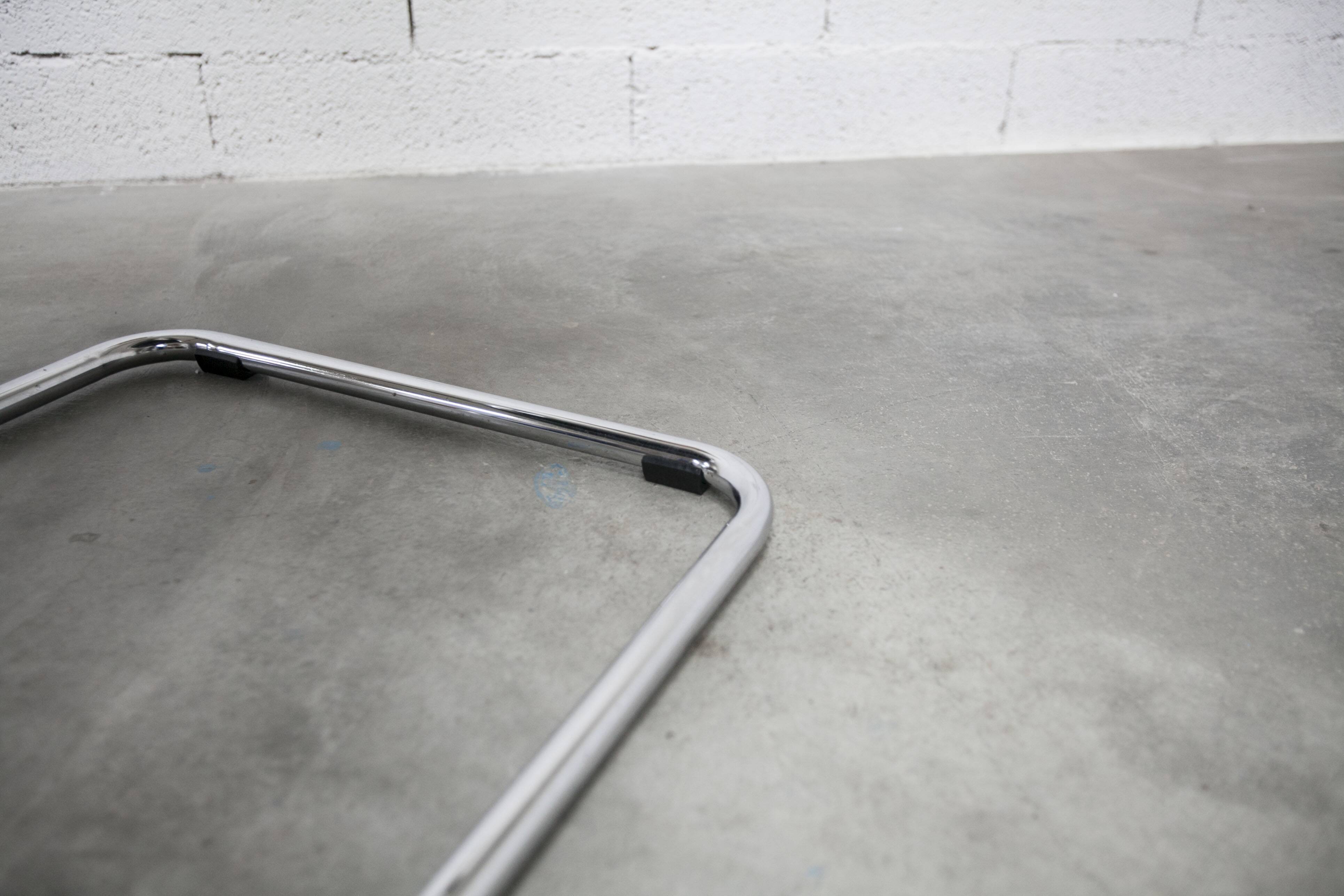 Bauhaus 1970s cantilever armchair in black leather