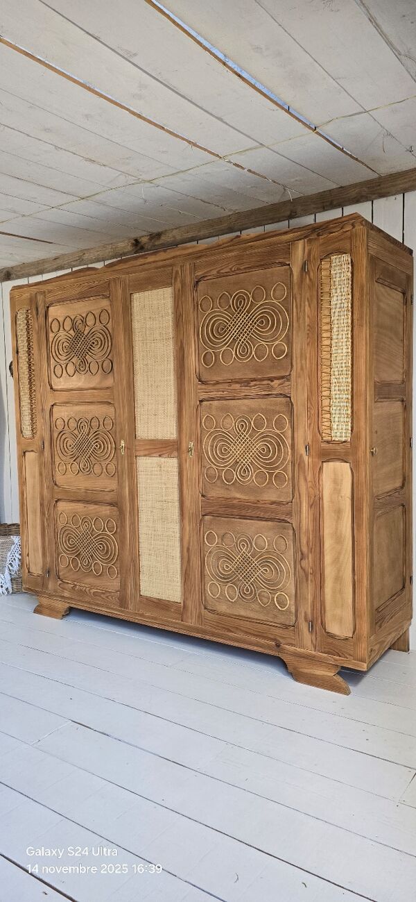 Armoire parisienne
