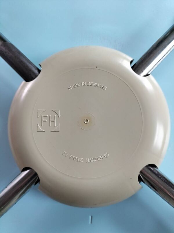 Chaise mod. 3107  Arne Jacobsen  Azur