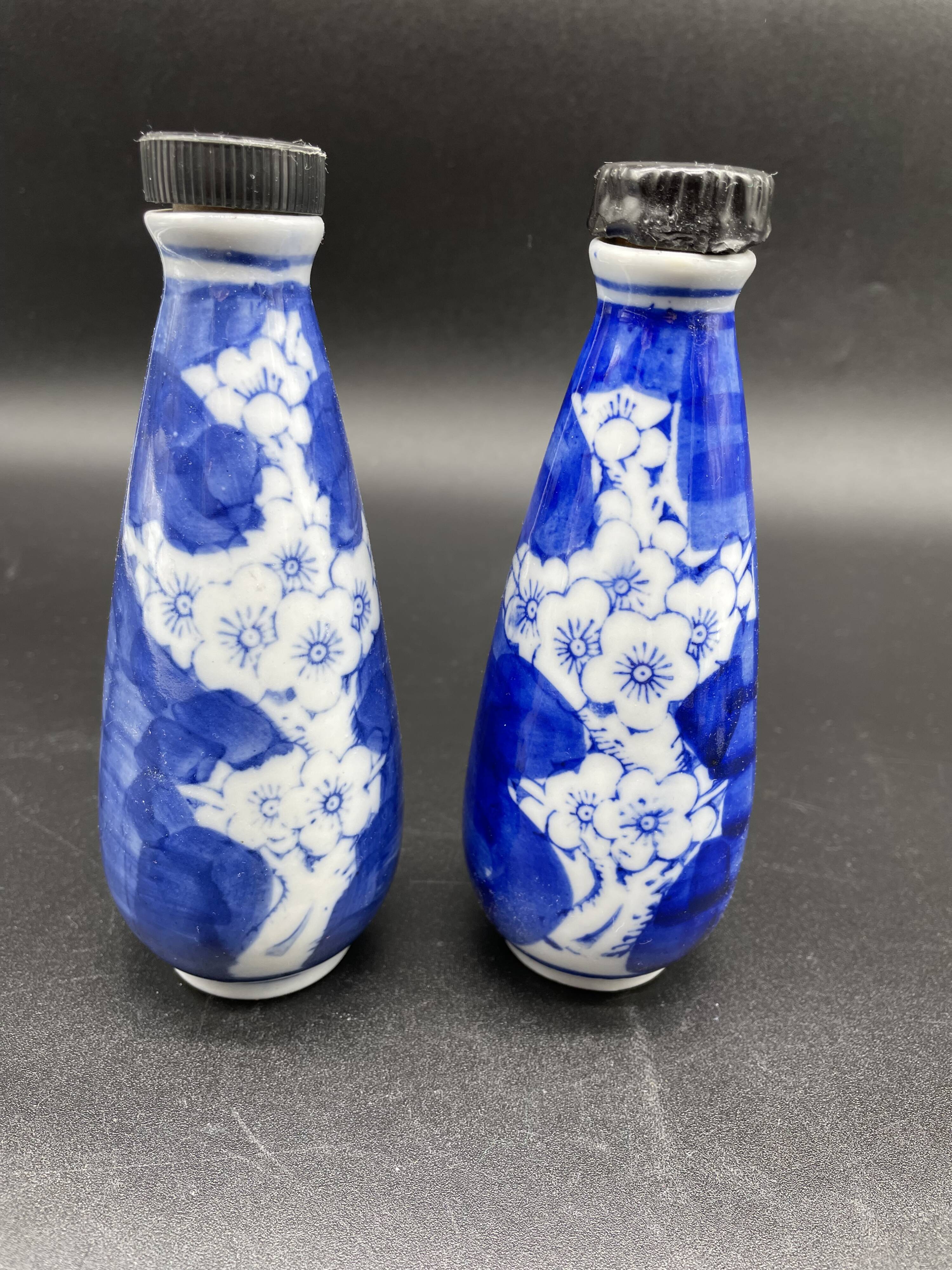 Elegant table set, Chinese porcelain, blue and white, condiments.