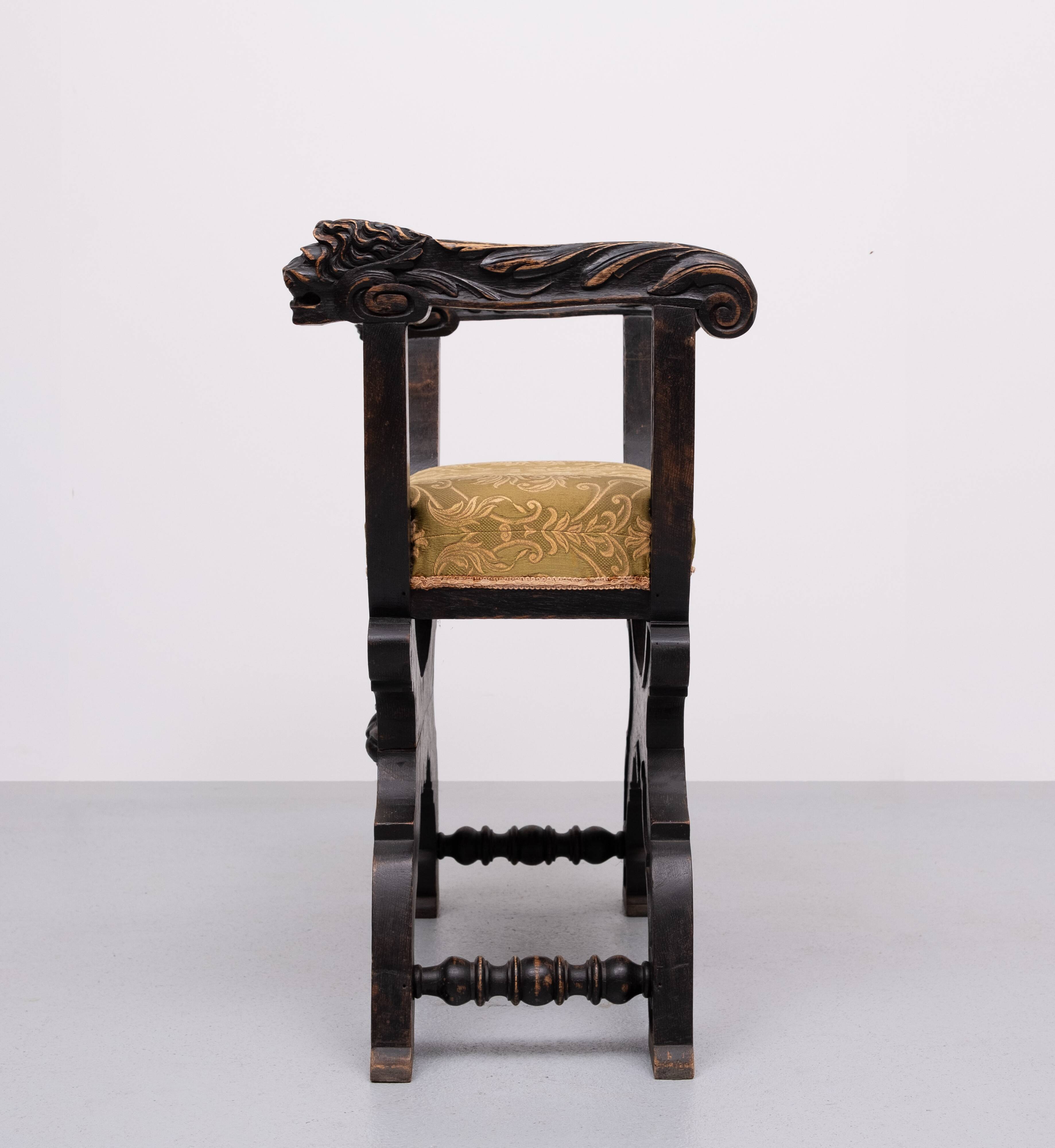 Tabouret victorien antique à décor de lions sculpté à la main, Hollande