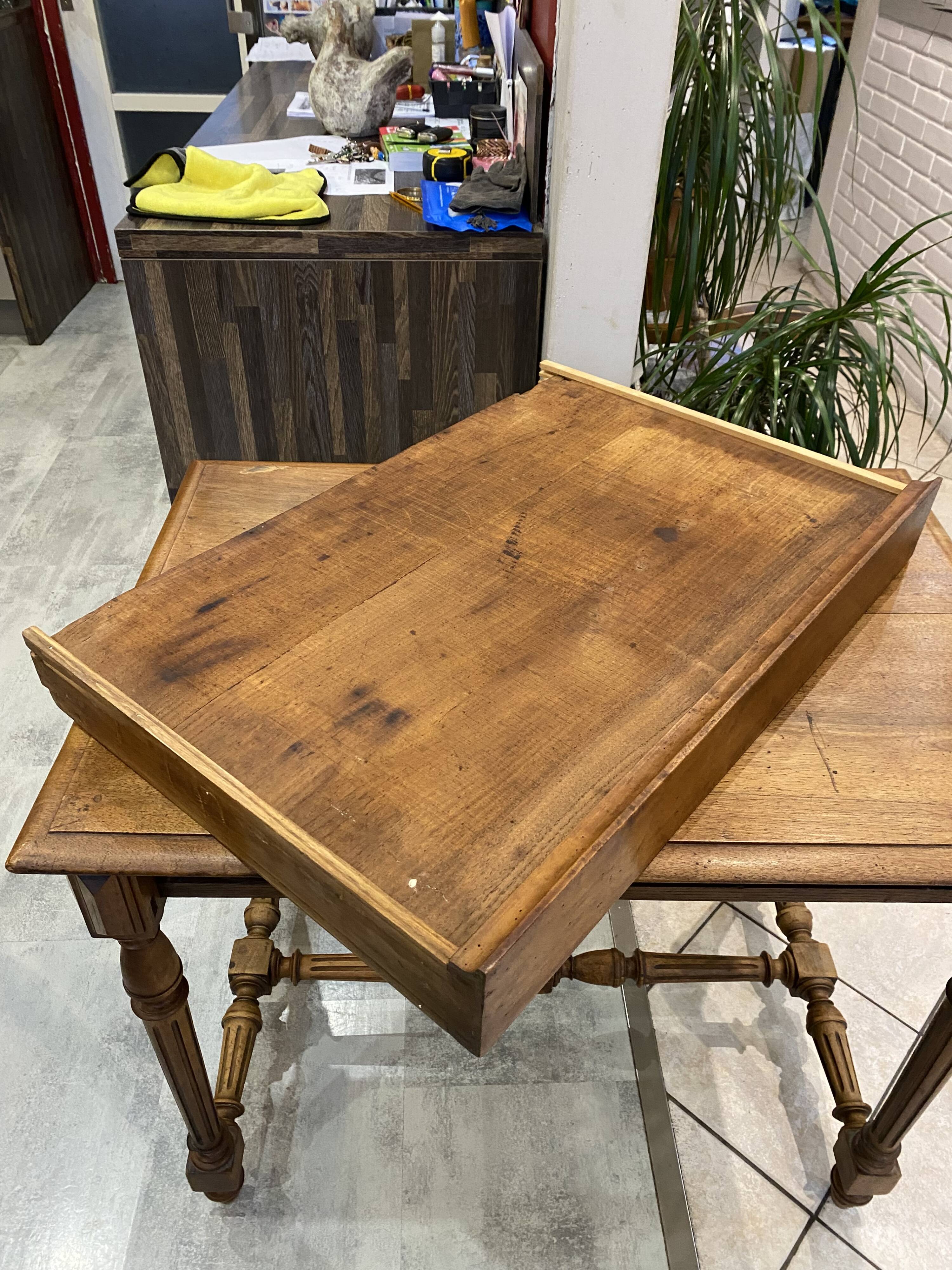 Bureau 1 tiroir en bois massif chêne pieds tournés et sculptés 89x62cm