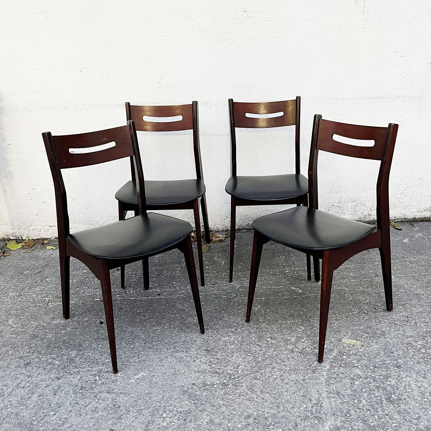 Series of 4 Scandinavian chairs