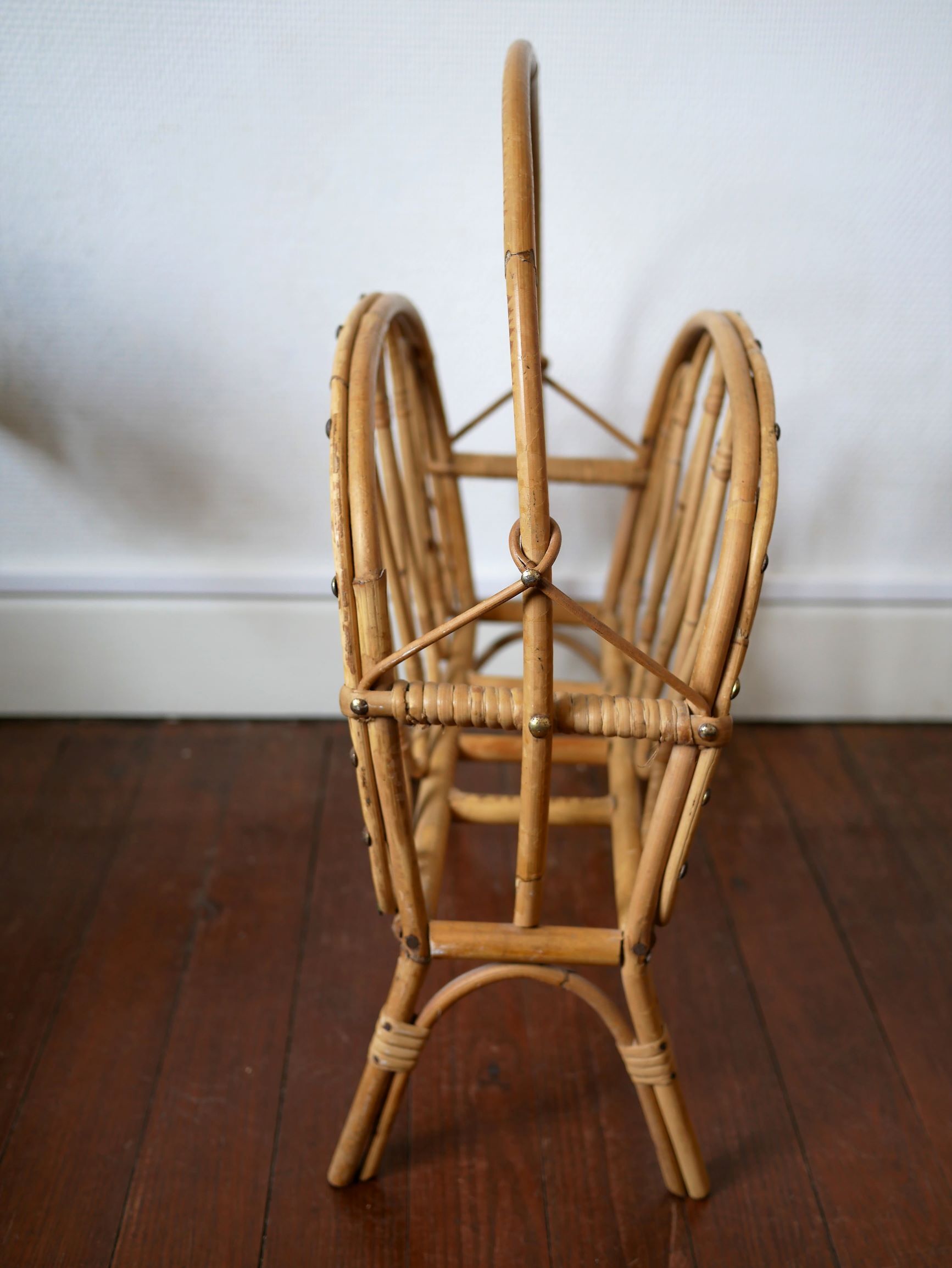 Magazine rack wicker