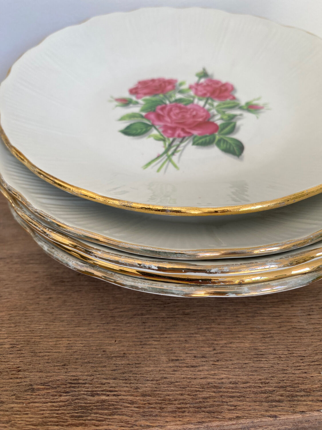 5 Hollow porcelain plates