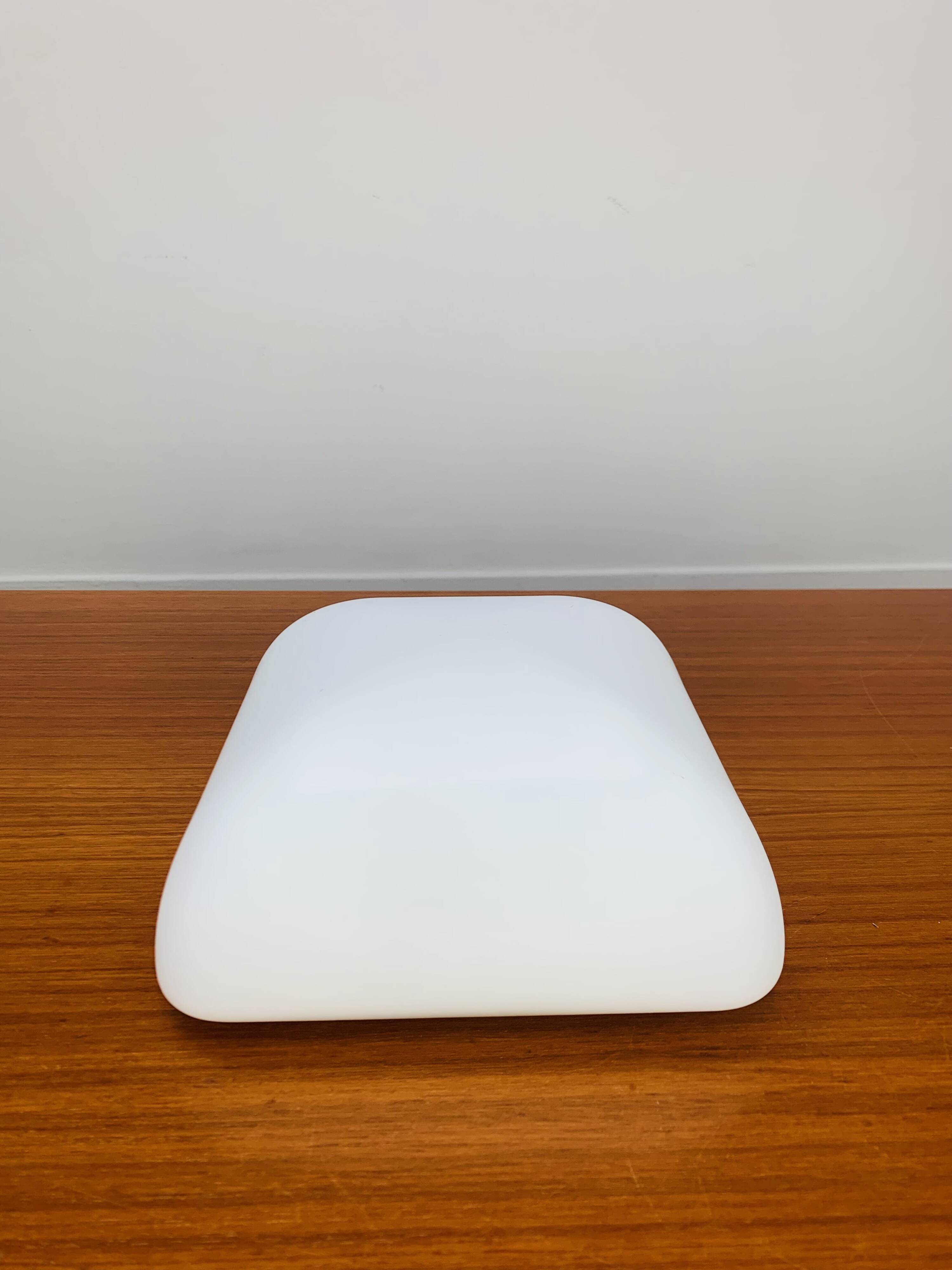 Applique carrée en opaline blanche Vitouver, années 60