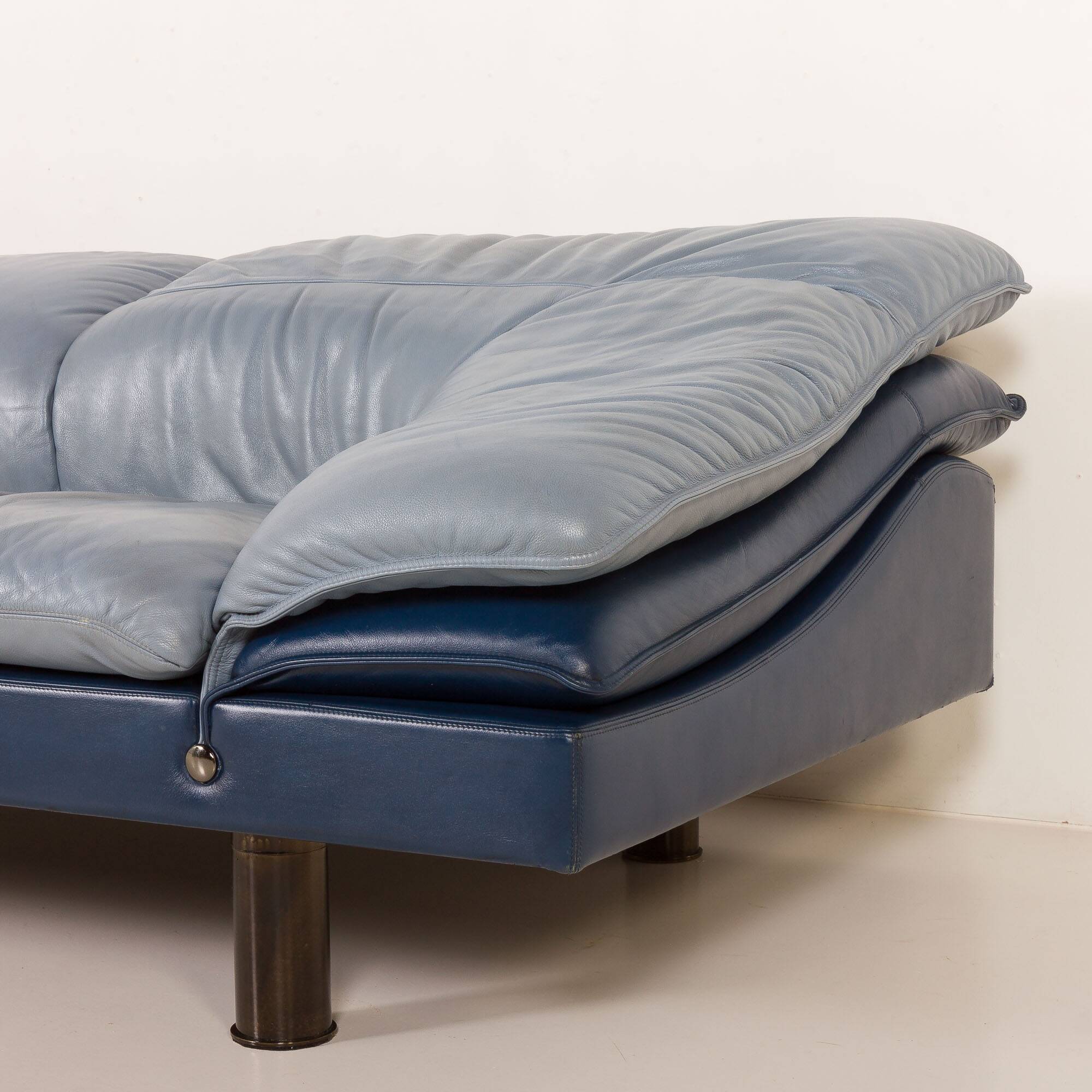 Vintage Poltrona Frau Space Age leather sofa, Italy 1980s
